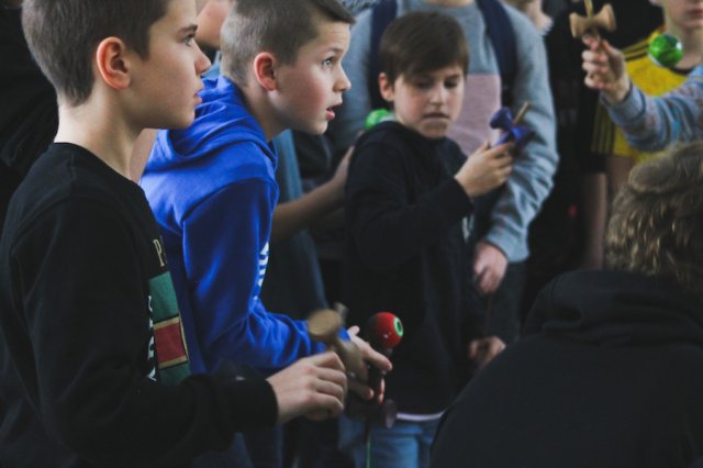 KROM Kendama sacensības un paraugdemonstrējumi skolā