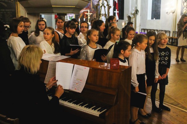 Ziemassvētku ieskaņu koncerts Valmieras Sv. Sīmaņa baznīcā